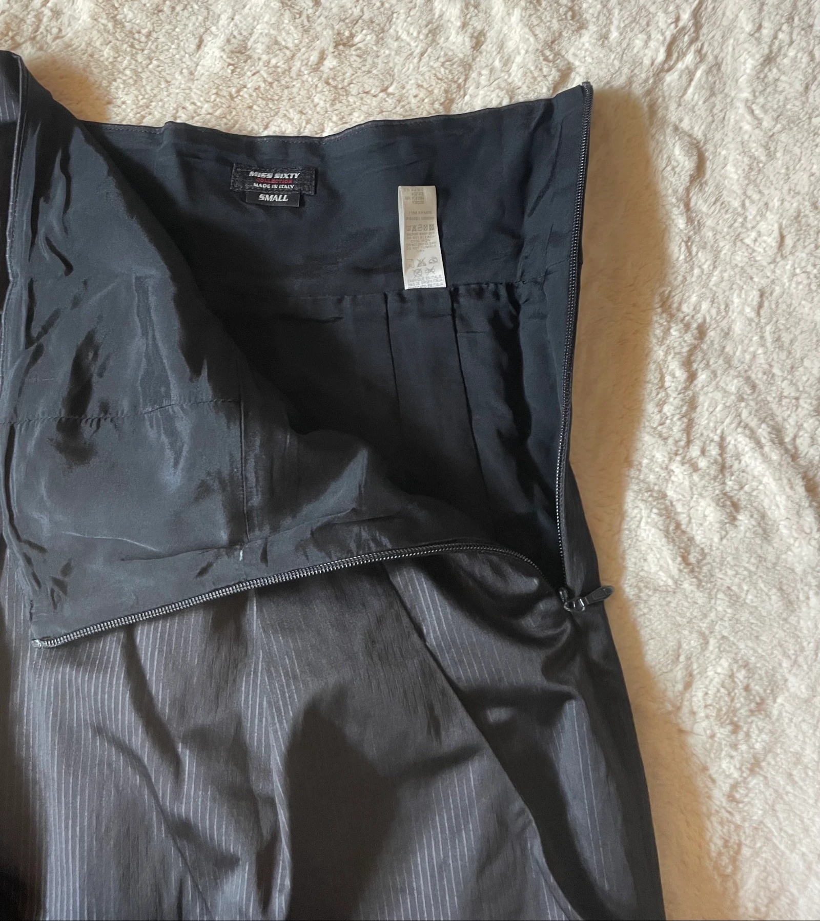 Robe Miss Sixty noir à rayures diplomatiques taille S – photo 9